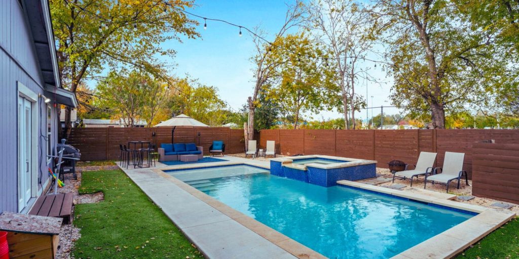 A beautiful sitting area around the pool