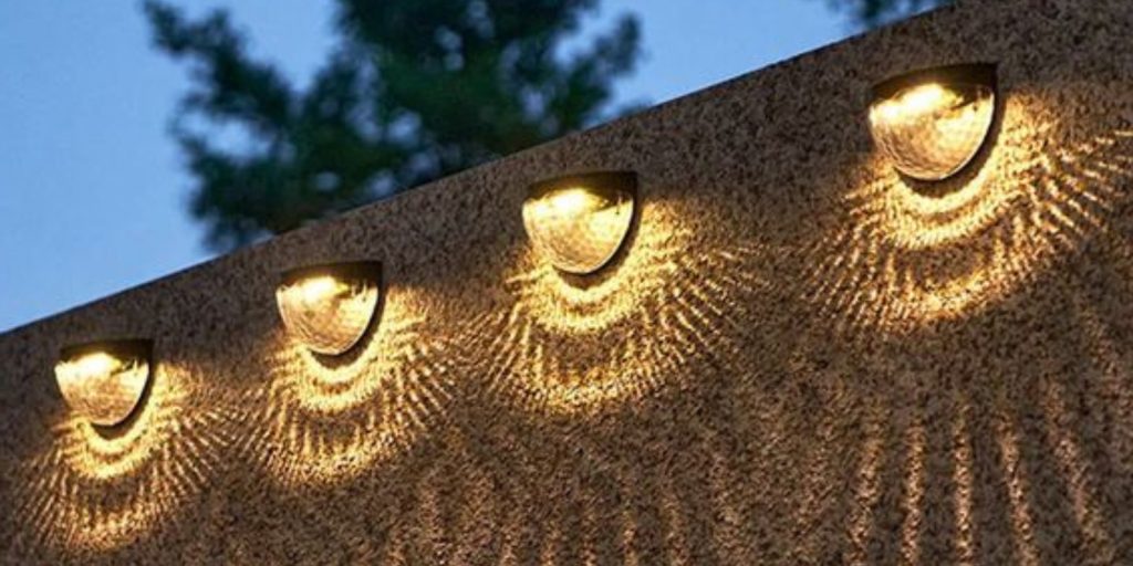 Solar outdoor wall lighting